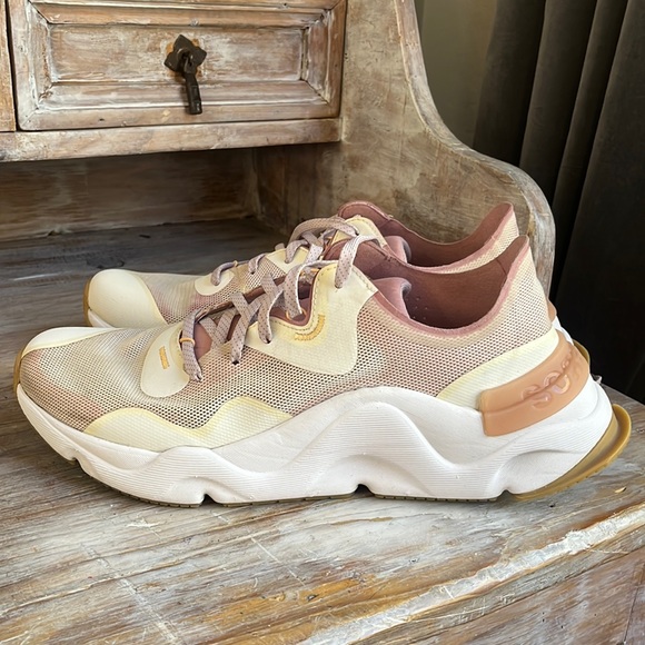 Sorel Shoes - 🤍Sorel Kinetic RNEGD Float Lifestyle sneakers size 10.5